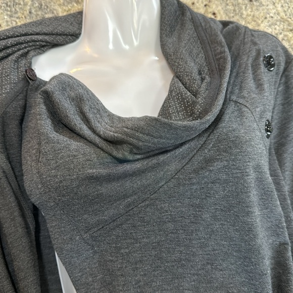 Denver Hayes Button Shall Size Medium - Picture 5 of 7